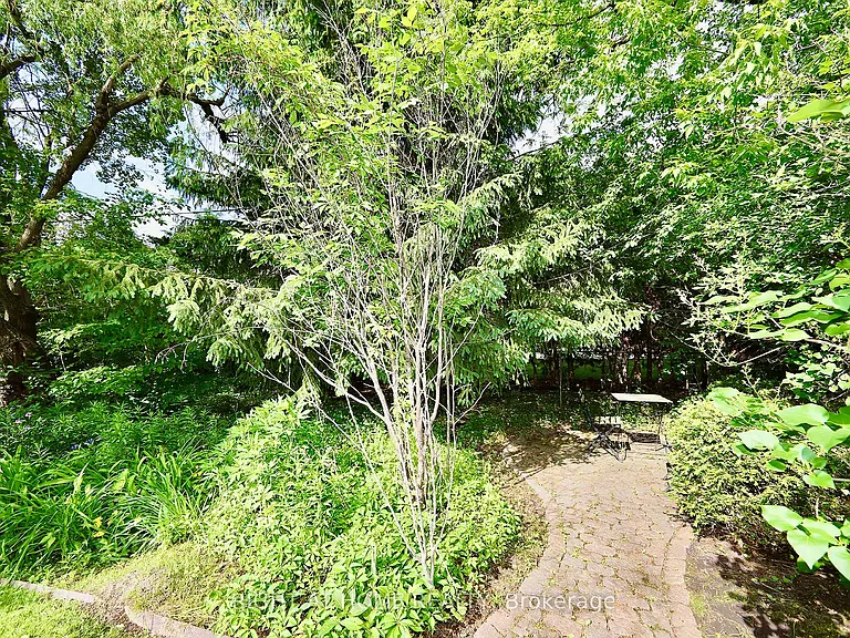 89 W Yonge Blvd NW — Photo 22