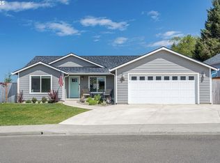 1124 Nautical Ct, Coos Bay, OR