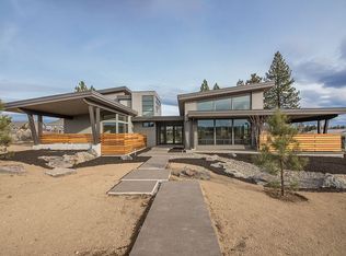 61704 Hosmer Lake Dr, Bend, OR 97702