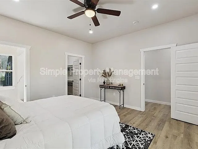 1951 NW 11th St — Photo 29