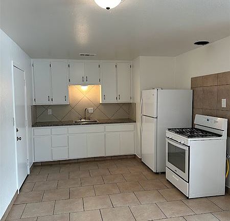 3rd image of 6899 W Myrtle Ave