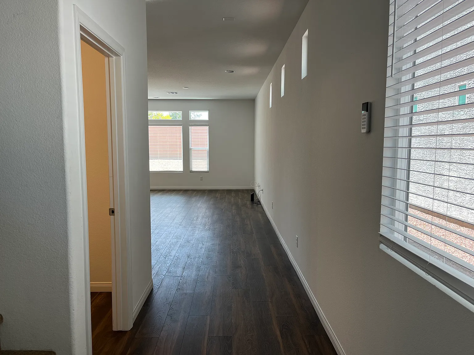 4 bed, 2.5 bath, 2161 sqft, $2,400 — Photo 3
