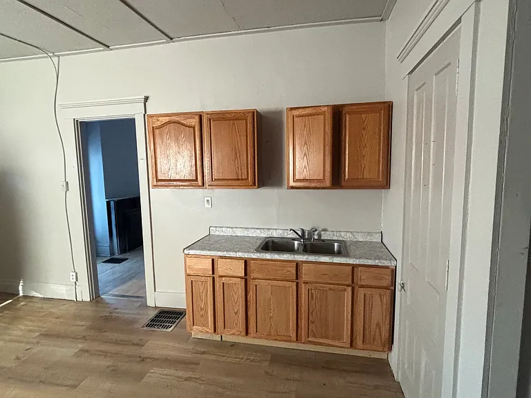 211 N 6th St #1 — Photo 6
