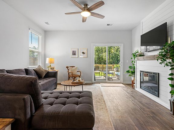 3rd image of 716 Ladywood Dr