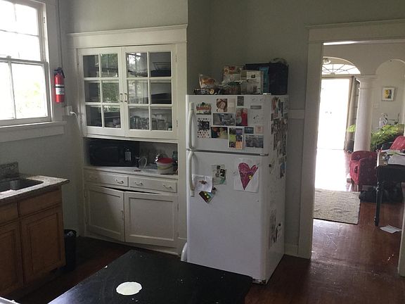 2nd image of 4803 Laurel St