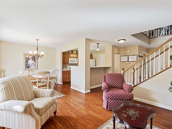 2nd image of 2453 Stoughton Cir
