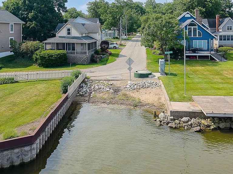 1190 Lakeview Dr — Photo 30