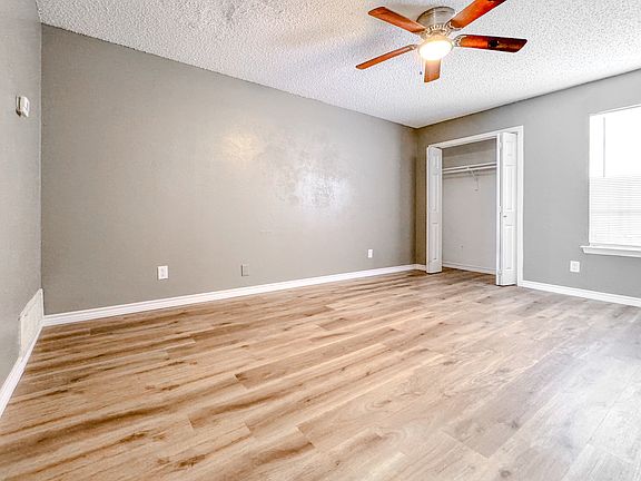 5th image of 1050 Southmoor Dr