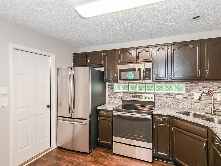 8785 Chambore Dr — Photo 7