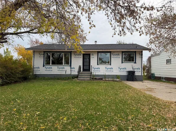 216 6th Street E, Wynyard, SK S0A 4T0
