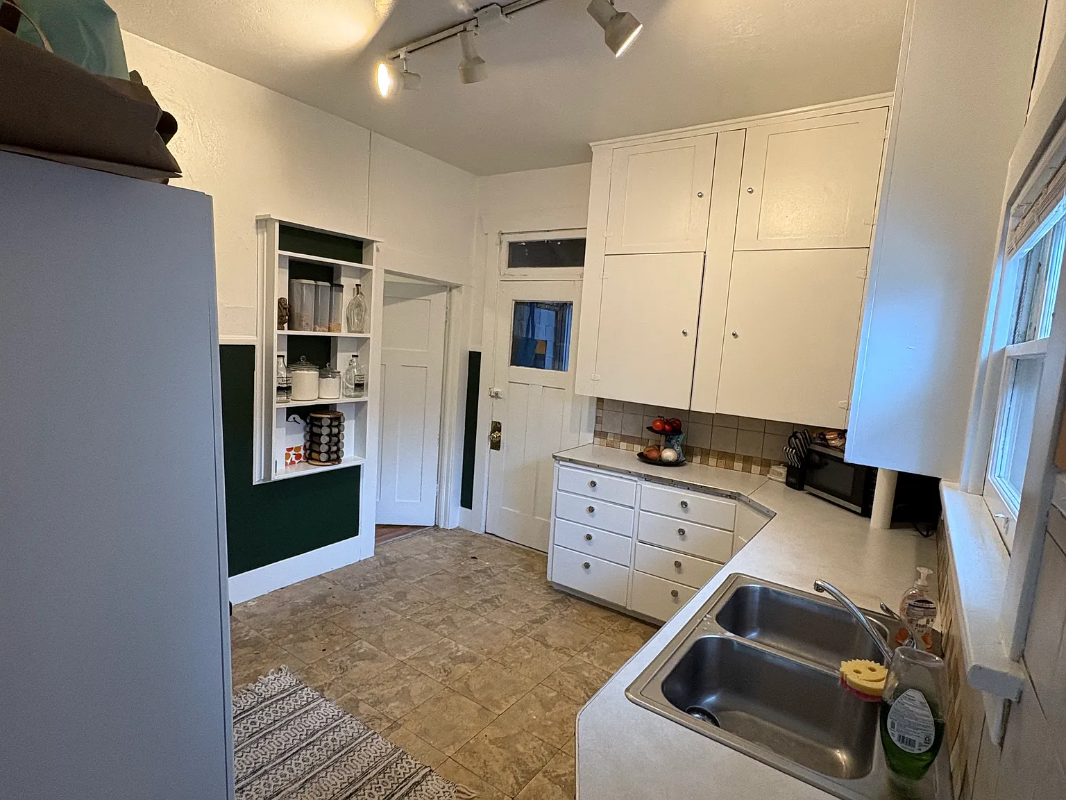 3 bed, 1450 sqft, $1,735 — Photo 3