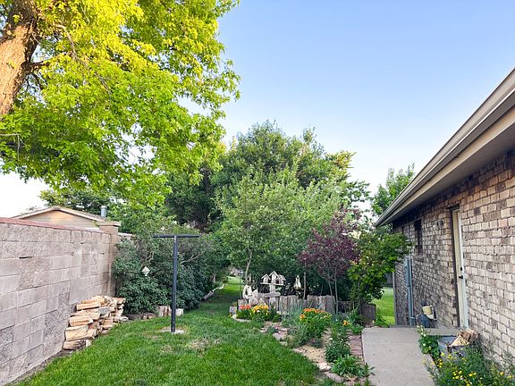 5th image of 13 Grassland Ridge Ct