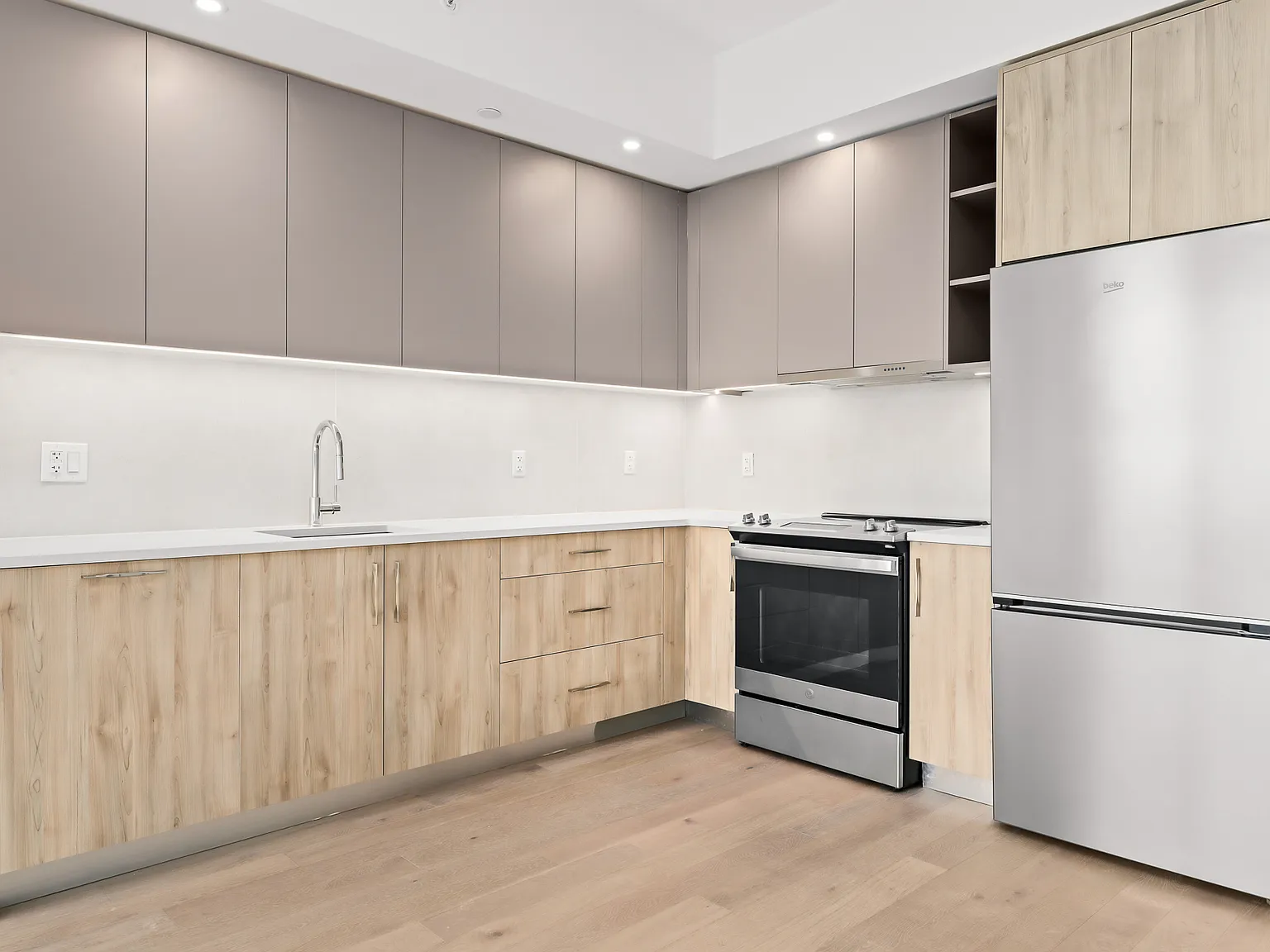 255 Lorimer Street — Photo 3