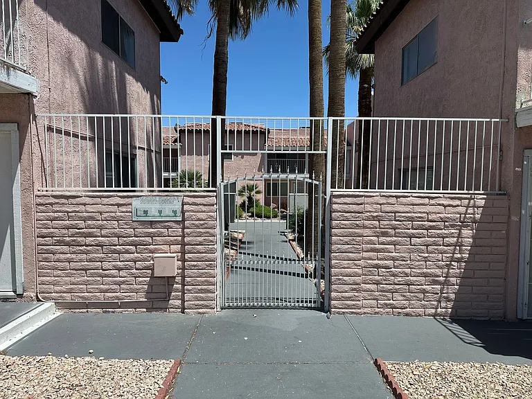 2274 E Desert Inn Rd — Photo 3