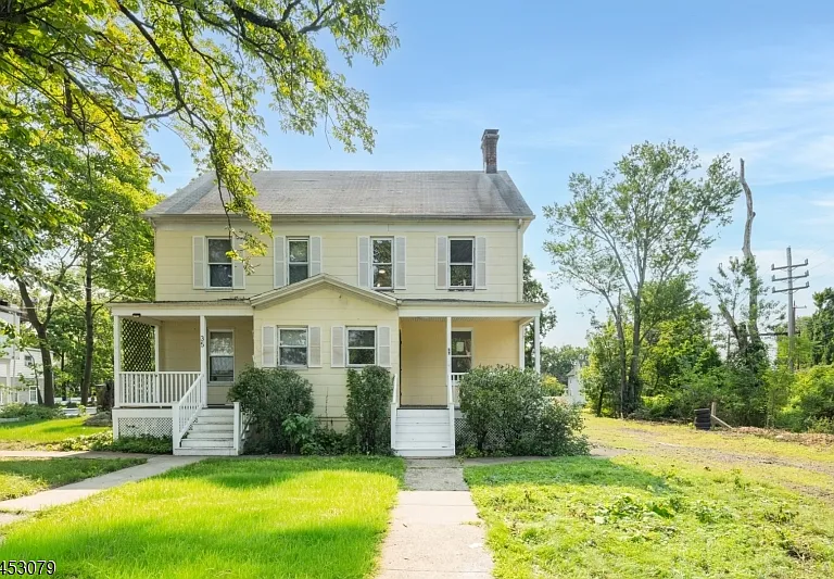37 Bowers Ln — Photo 1