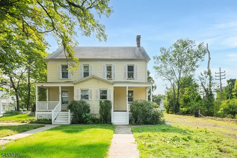 37 Bowers Ln