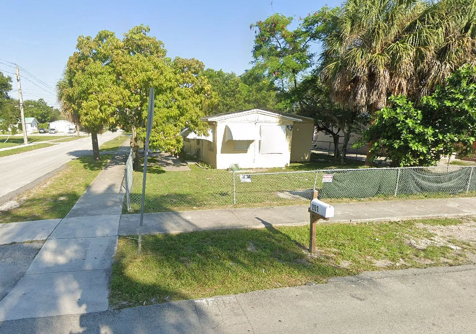 Nice 2-1 house by Walmart — Photo 2