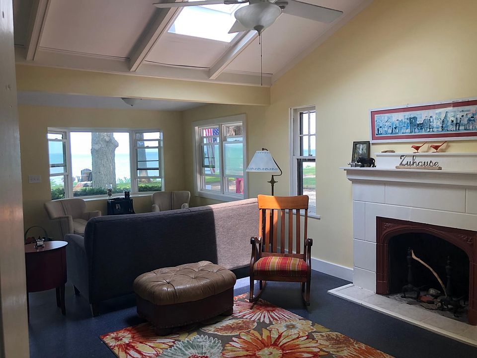Living room with panoramic views of Lake Erie.