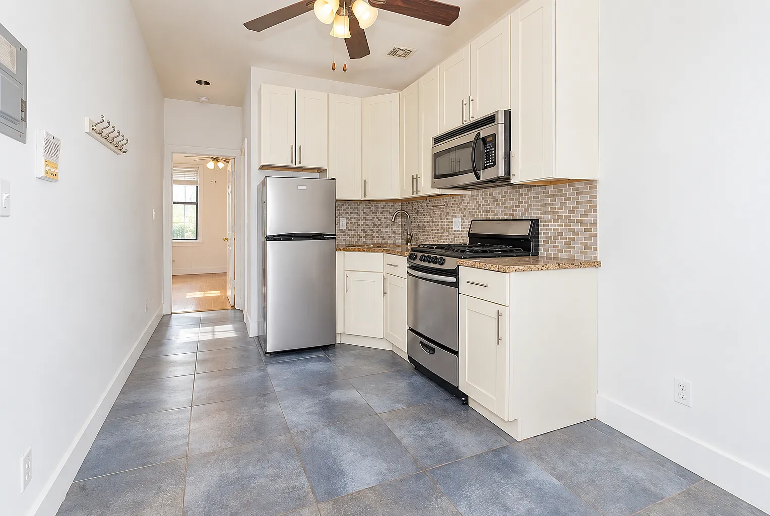290 Harman Street — Photo 1