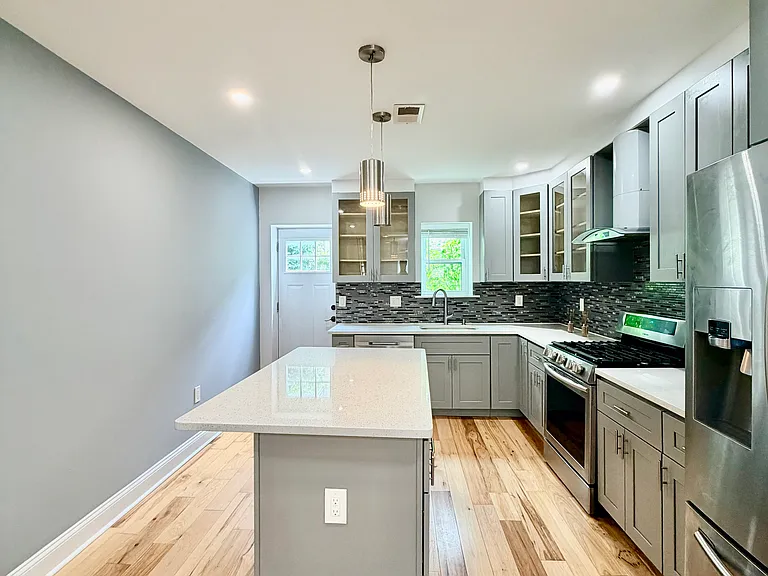 640 Emily St — Photo 5