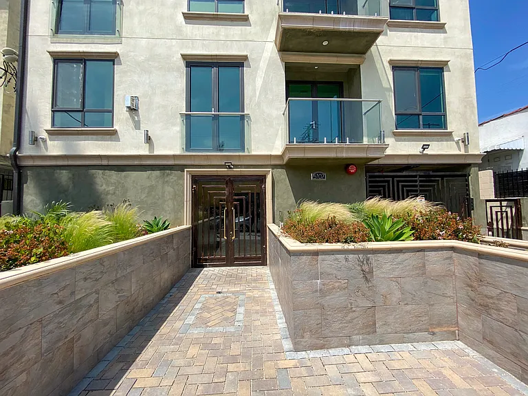 5107 Harold Way #1 — Photo 22