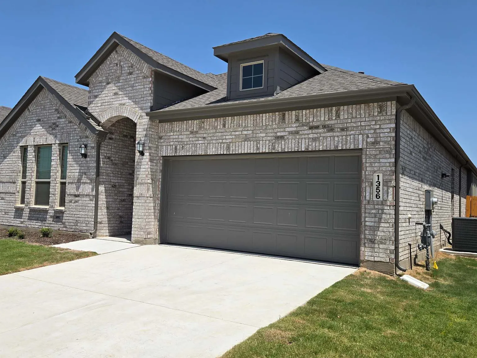 4 bed, 2177 sqft, $2,580 — Photo 1