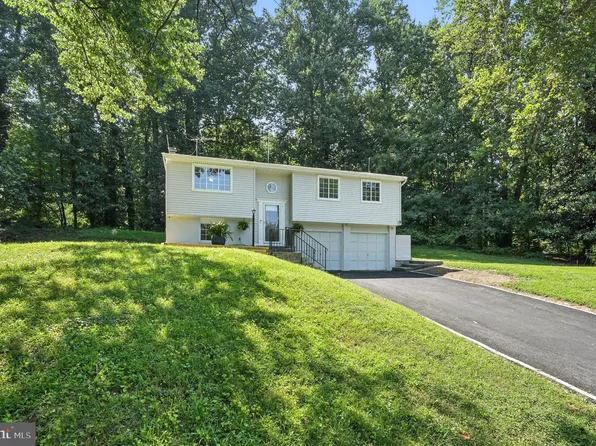 2527 Tabor Ct, Woodbridge, VA 22191