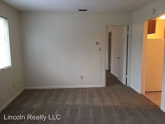 2nd image of 1004 N Oak St APT 10
