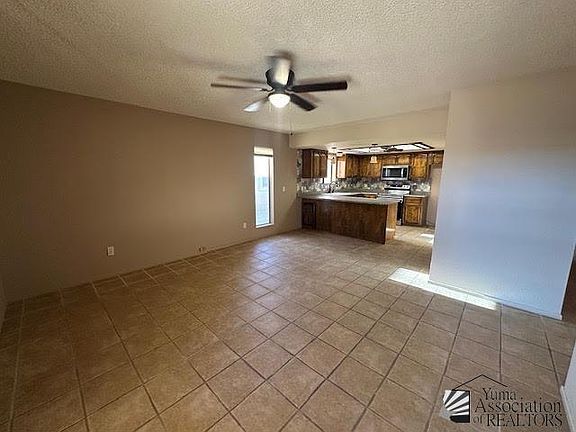 4th image of 617 W 37th Pl