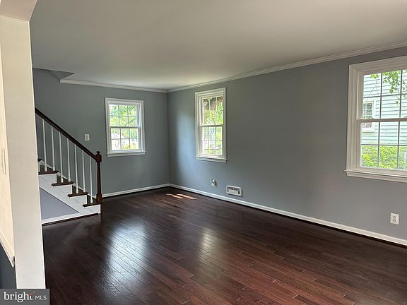 5th image of 2026 Norhurst Way N