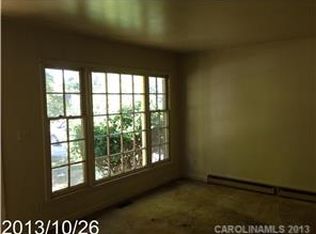 6126 Amberly Ln, Charlotte, NC 28213
