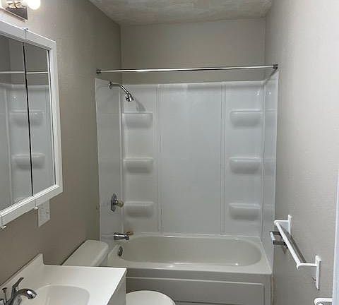 4th image of 165 S Van Buren Ave APT 3