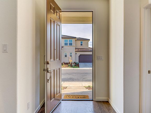 4th image of 506 Lavender Dr