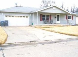 82 Country Life Dr, O'Fallon, MO 63366