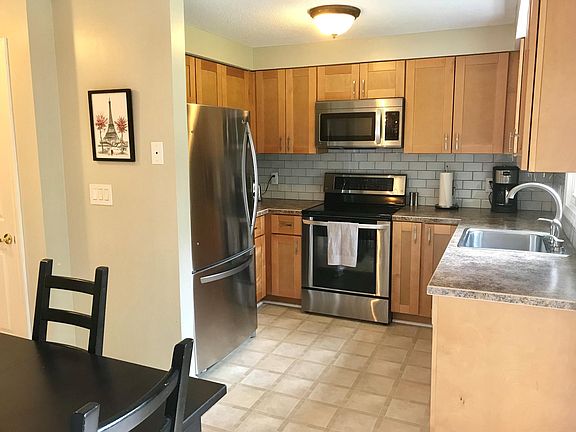 Updated Kitchen with soft-close cabinets