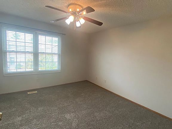 3rd image of 5065 Singleton Dr