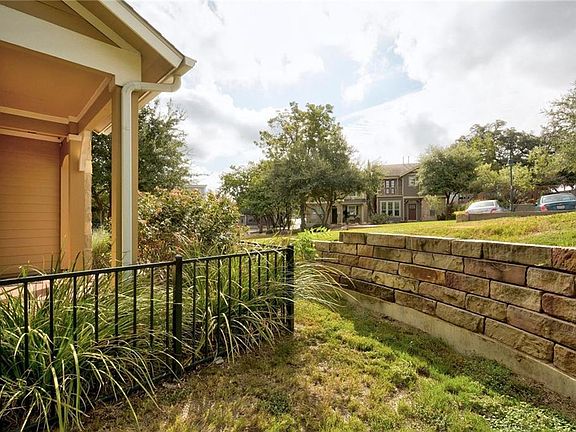 4th image of 3008 Bond Dr #1C