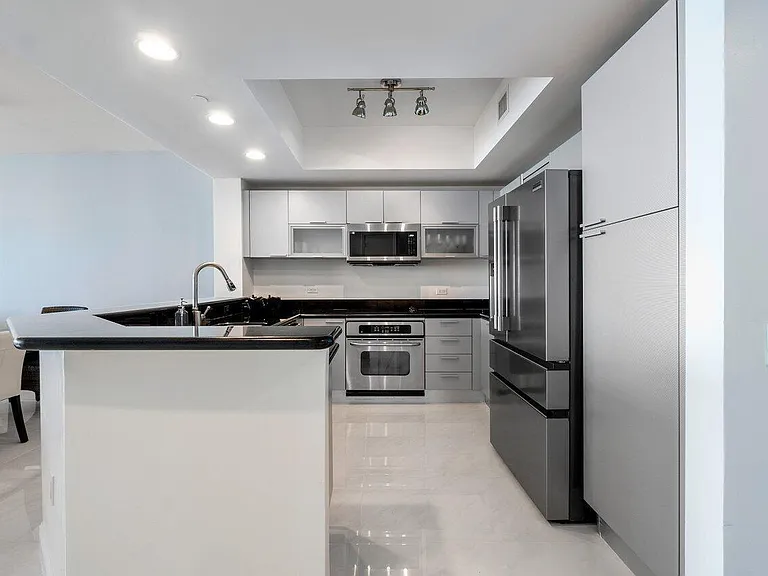 2650 Lake Shore Dr #1003 — Photo 11