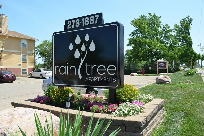 Welcome to Raintree Topeka Apartments
