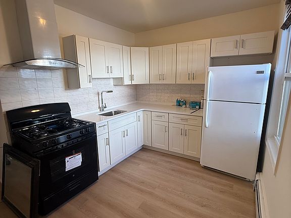 5th image of 818 Communipaw Ave #1