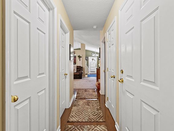 3rd image of 234 Baybrook Cir