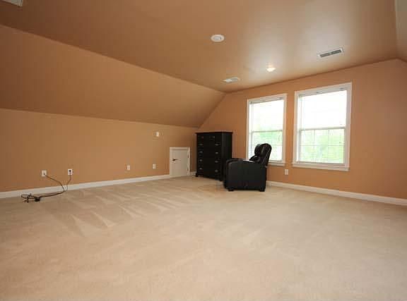 4th image of 844 Eagles Ln