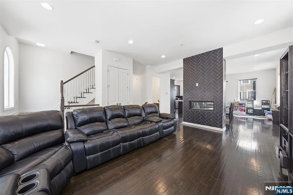 62 Roosevelt Dr photo 1