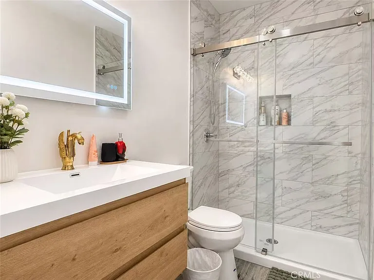 559 E Juanita Ave #B — Photo 5