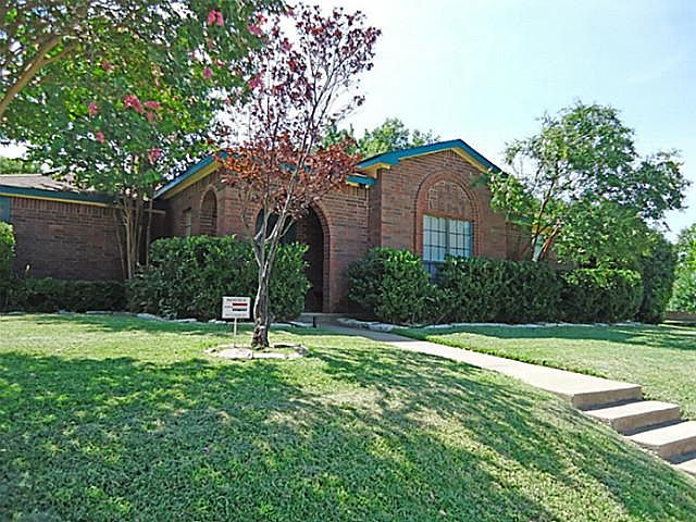 1st image of 802 Middle Glen Dr