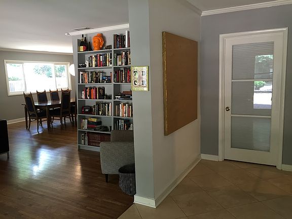 2nd image of 4921 Lake Dr