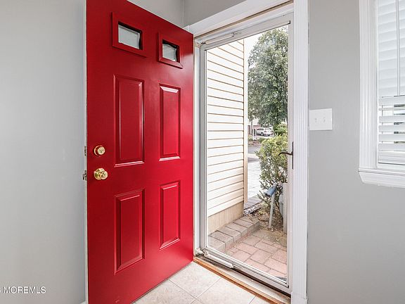 4th image of 604 Randall Way