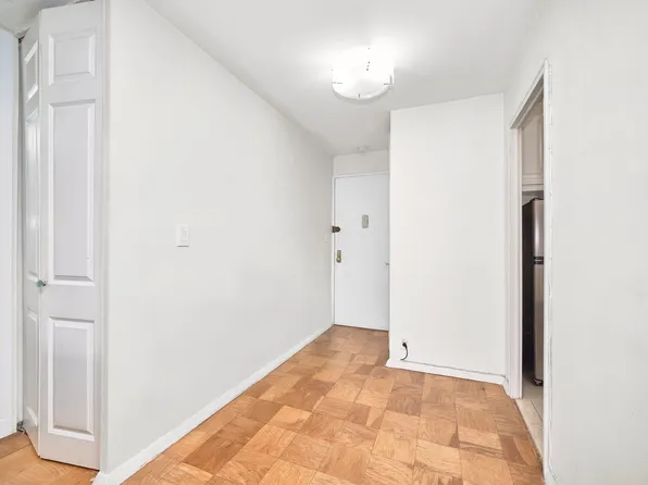 220 East 57th Street image 12 of 18