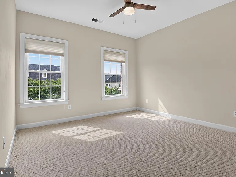 24949 Earlsford Dr — Photo 24