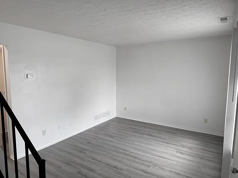 Jersey Ridge Apartments — Photo 20